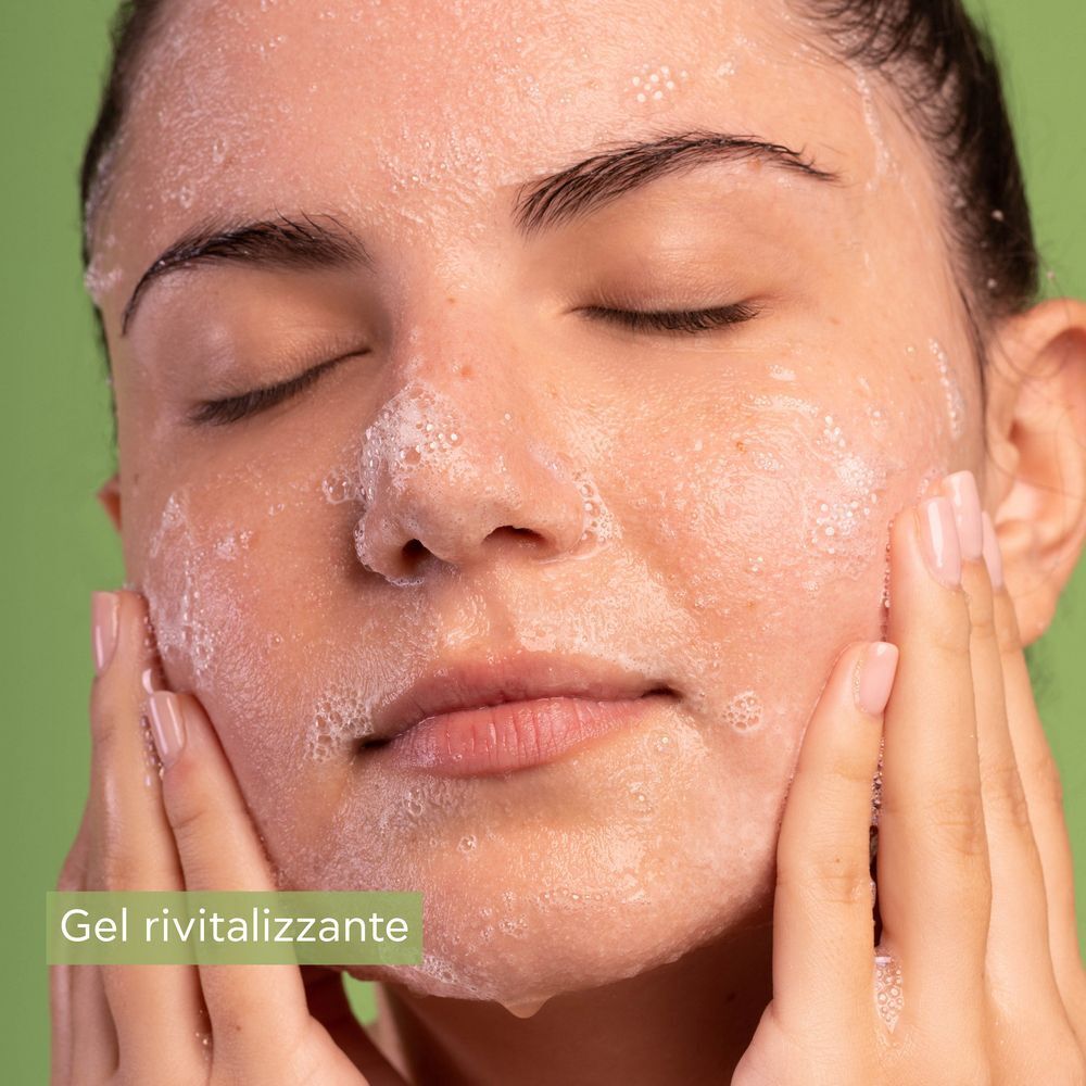 Apivita Gel Detergente Delicato Purificante Viso con Lime e Propoli per pelle grassa