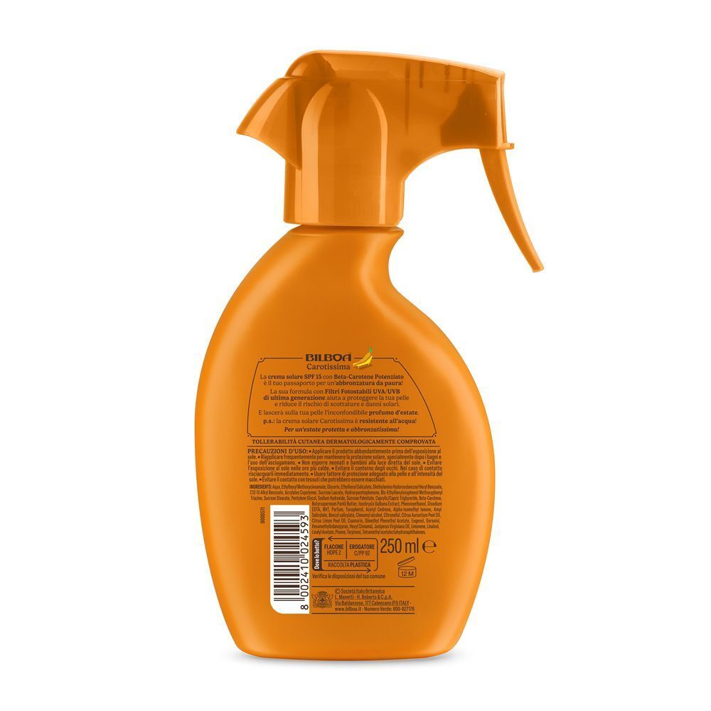 Retro di un flacone spray arancione Bilboa Carotissima Crema Solare con informazioni sul prodotto e codice a barre.