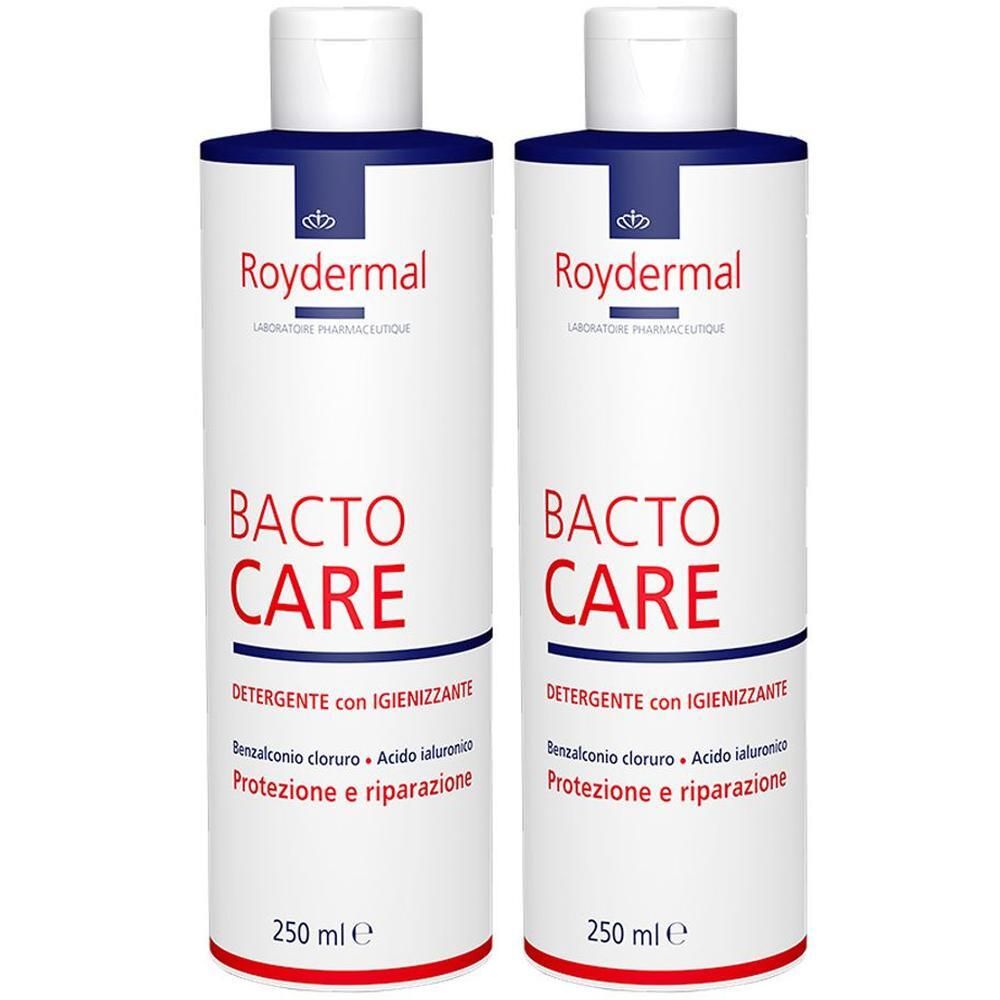 Due flaconi bianchi Roydermal Bacto Care detergente, ciascuno da 250 ml.