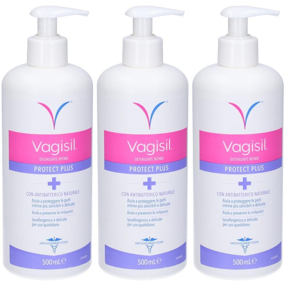 Tre flaconi con pompa bianchi Vagisil Protect Plus Detergente Intimo, 500 ml ciascuno.