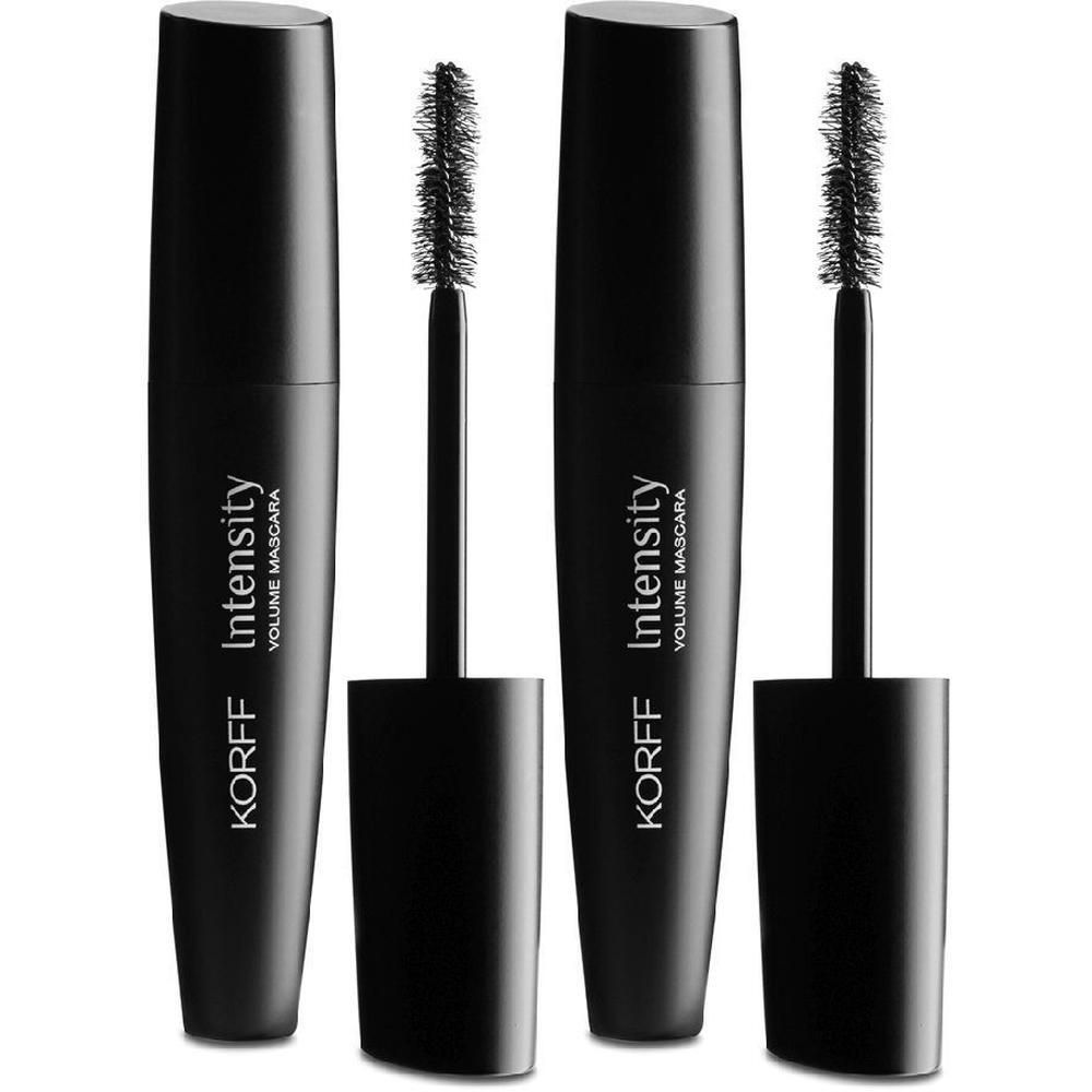Due flaconi neri di mascara volume KORFF Cure Make Up Intensity con applicatori.