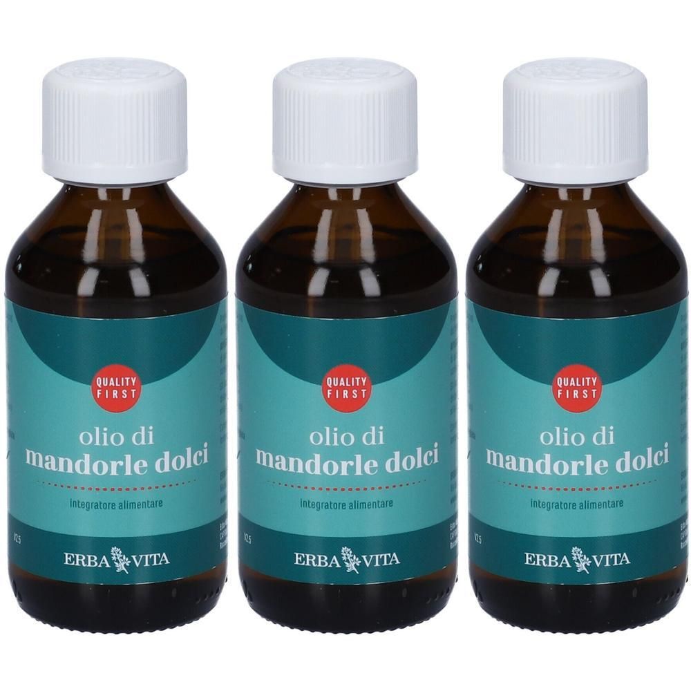 Tre flaconi di olio di mandorle dolci con tappi bianchi ed etichette turchesi.