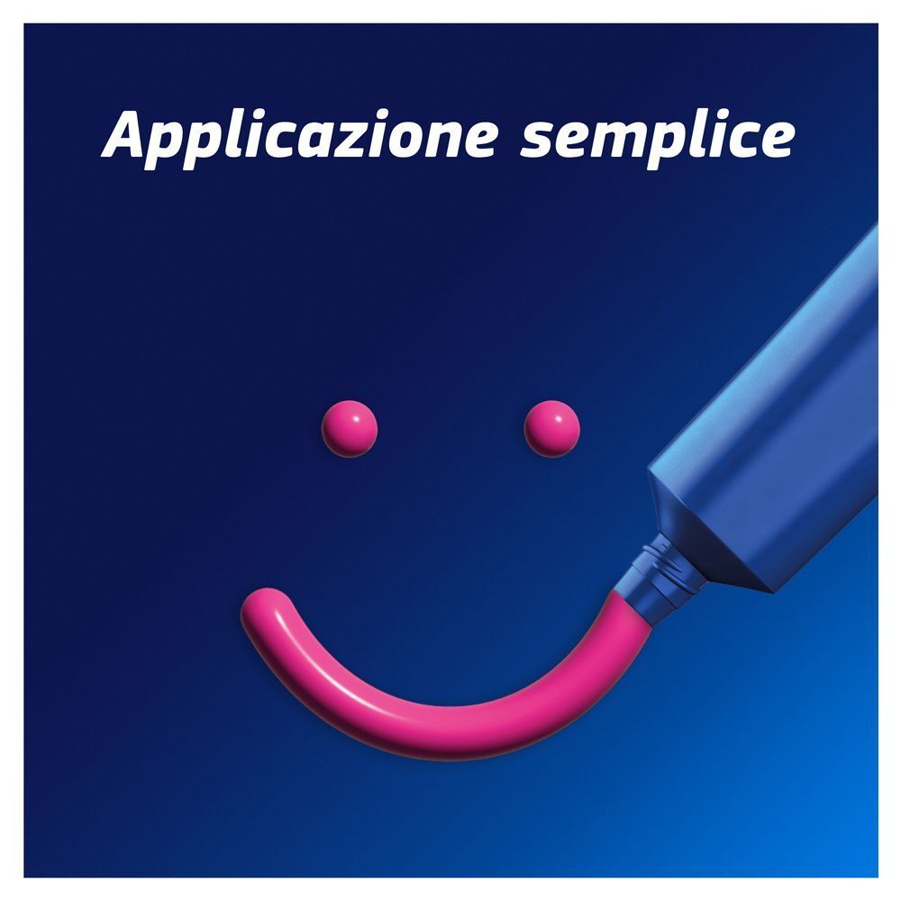 Tubo di crema adesiva Kukident forma una faccia sorridente con crema rosa. Applicazione semplice.