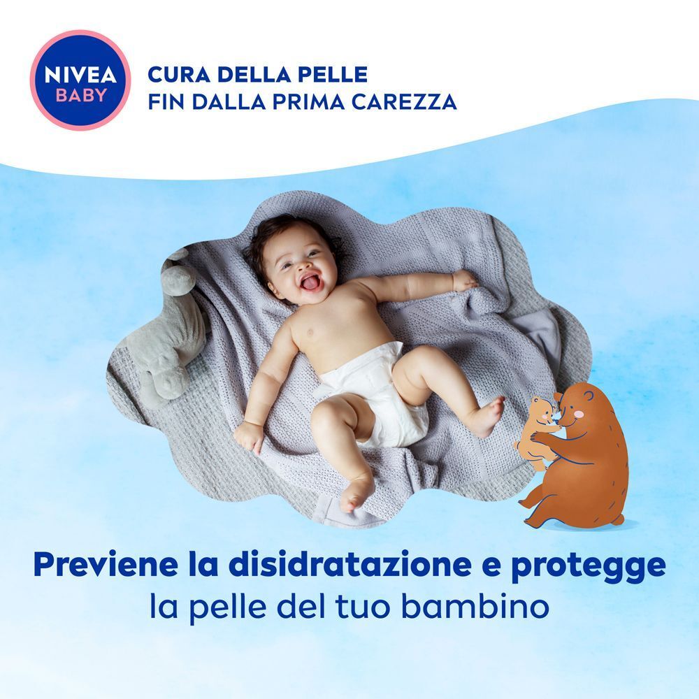 Bambino su coperta, orso con cucciolo, e testo su prevenzione disidratazione e protezione pelle.