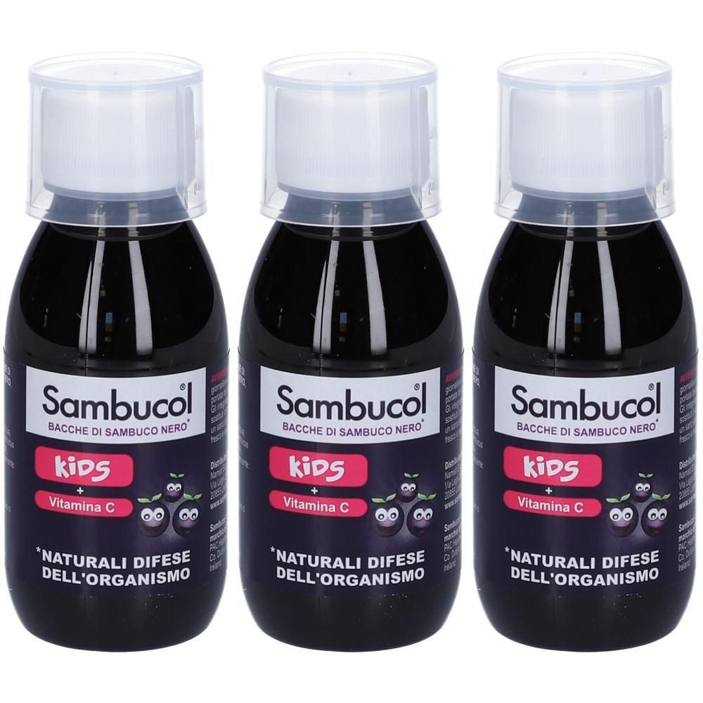 Tre flaconi di Sambucol per bambini con Vitamina C. Liquido scuro in bottiglie nere con etichetta bianca.
