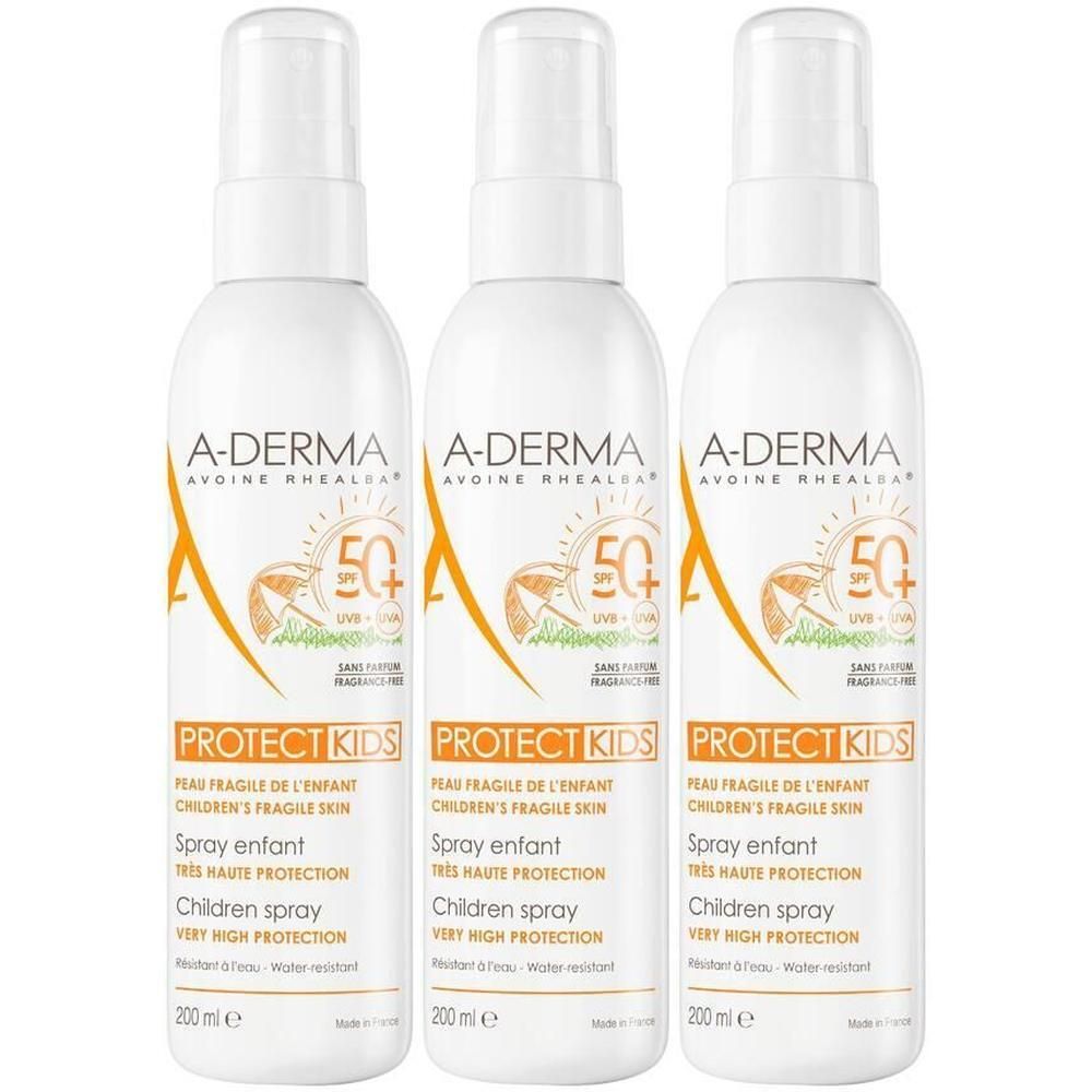 Tre flaconi di spray solare A-Derma Protect Kids SPF50+ per bambini.