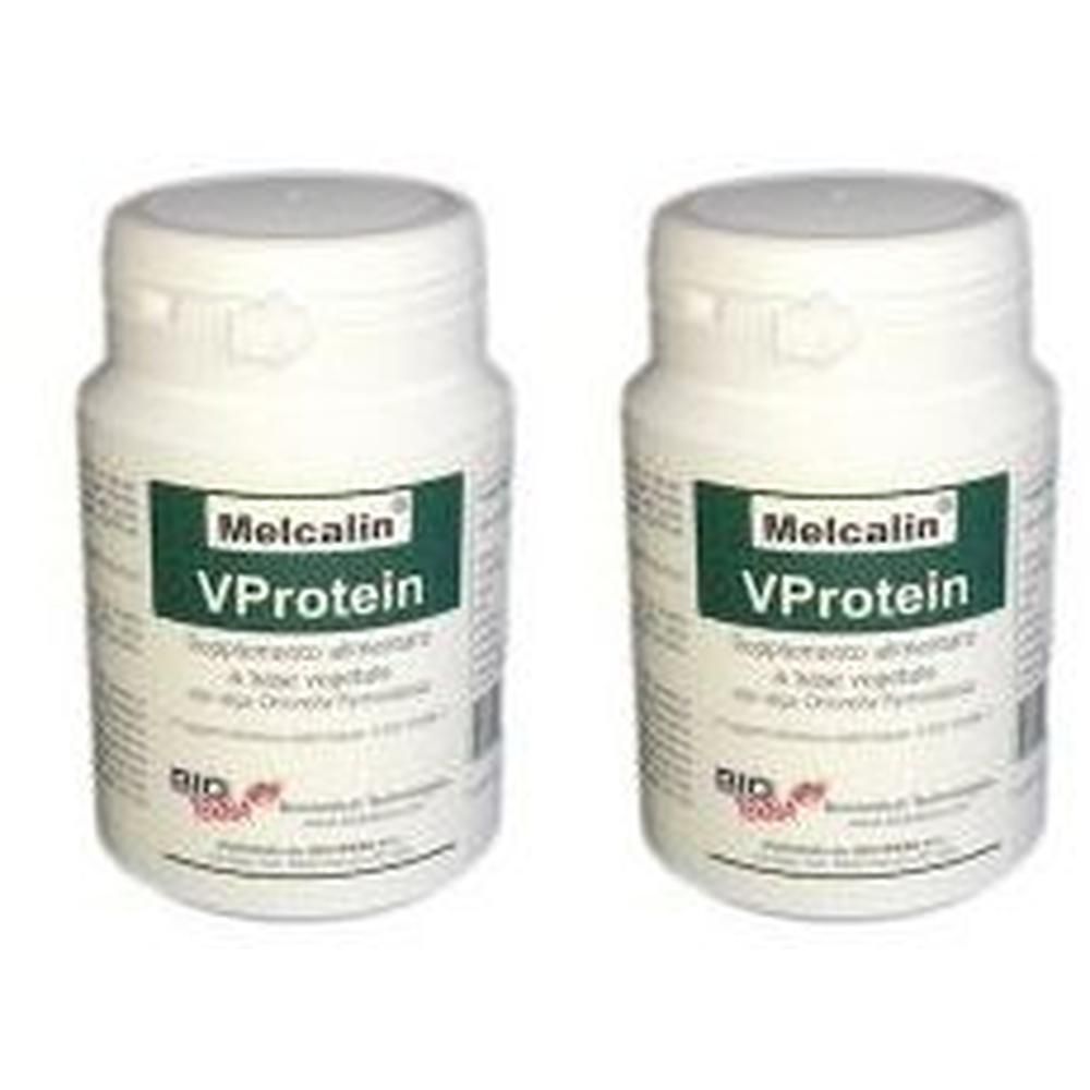 Due contenitori bianchi con etichette Melcalin VProtein.