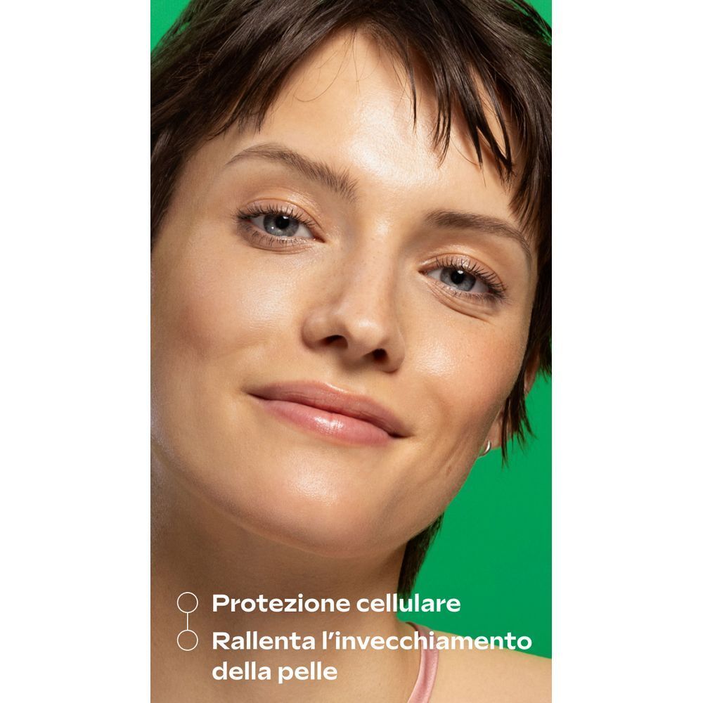 Viso di donna con WELEDA Siero Antiossidante Protettivo. Protezione cellulare.