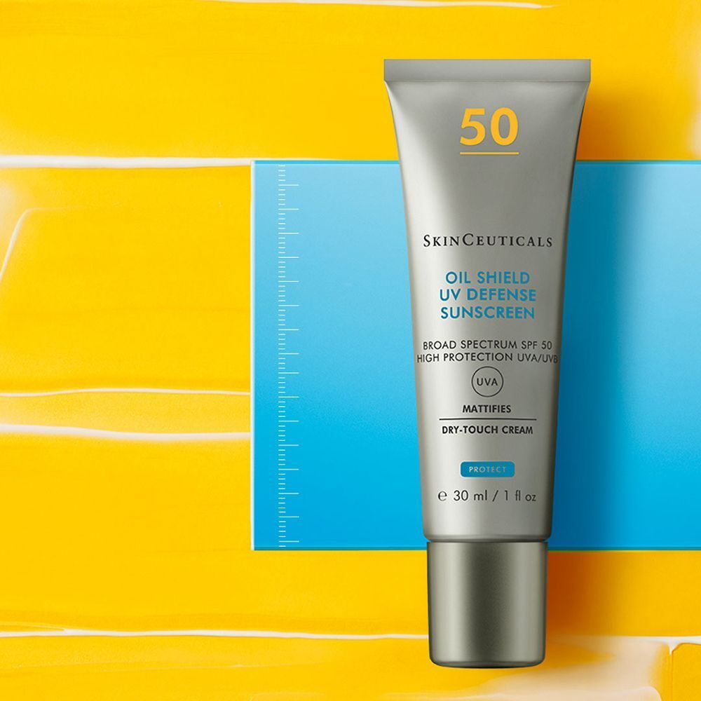 Protezione solare SkinCeuticals SPF 50, crema dry-touch opacizzante, con scala.