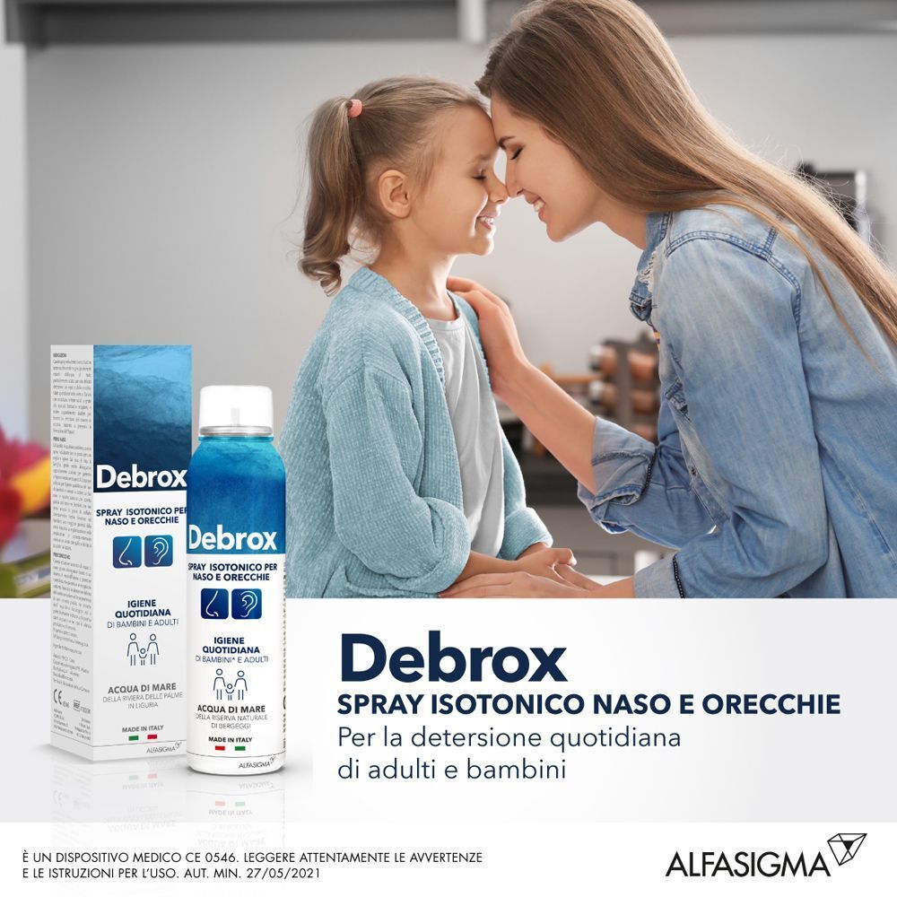 Madre e figlia si abbracciano. Spray Debrox per la pulizia nasale e auricolare quotidiana di adulti e bambini.