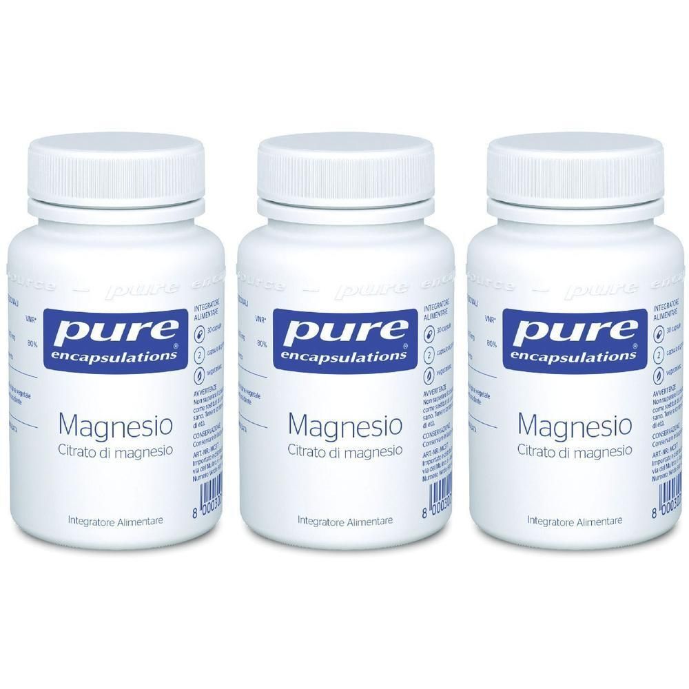 Tre contenitori bianchi di integratori di magnesio Pure Encapsulations.