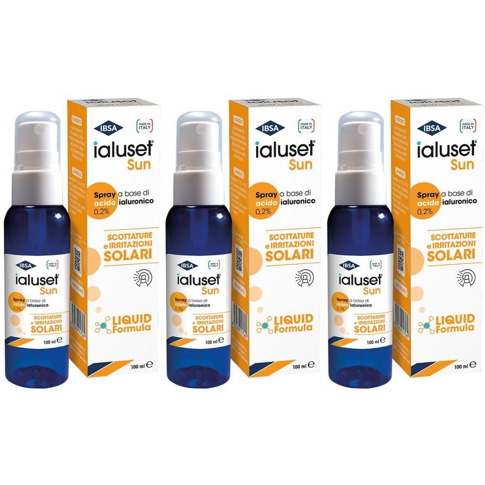 Tre flaconi di Ialuset Sun Spray con scatole. Flaconi spray blu con etichetta bianca e accenti arancioni.