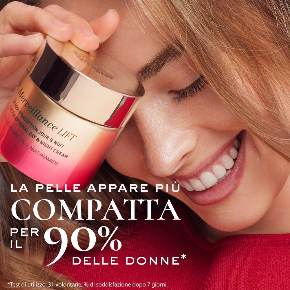 Una donna tiene un vasetto Nuxe Merveillance Lift, con testo italiano sulla compattezza della pelle.