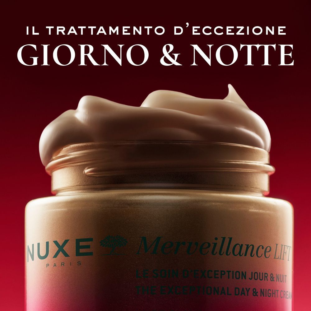 Primo piano della texture cremosa della crema Nuxe Merveillance Lift in un vasetto.