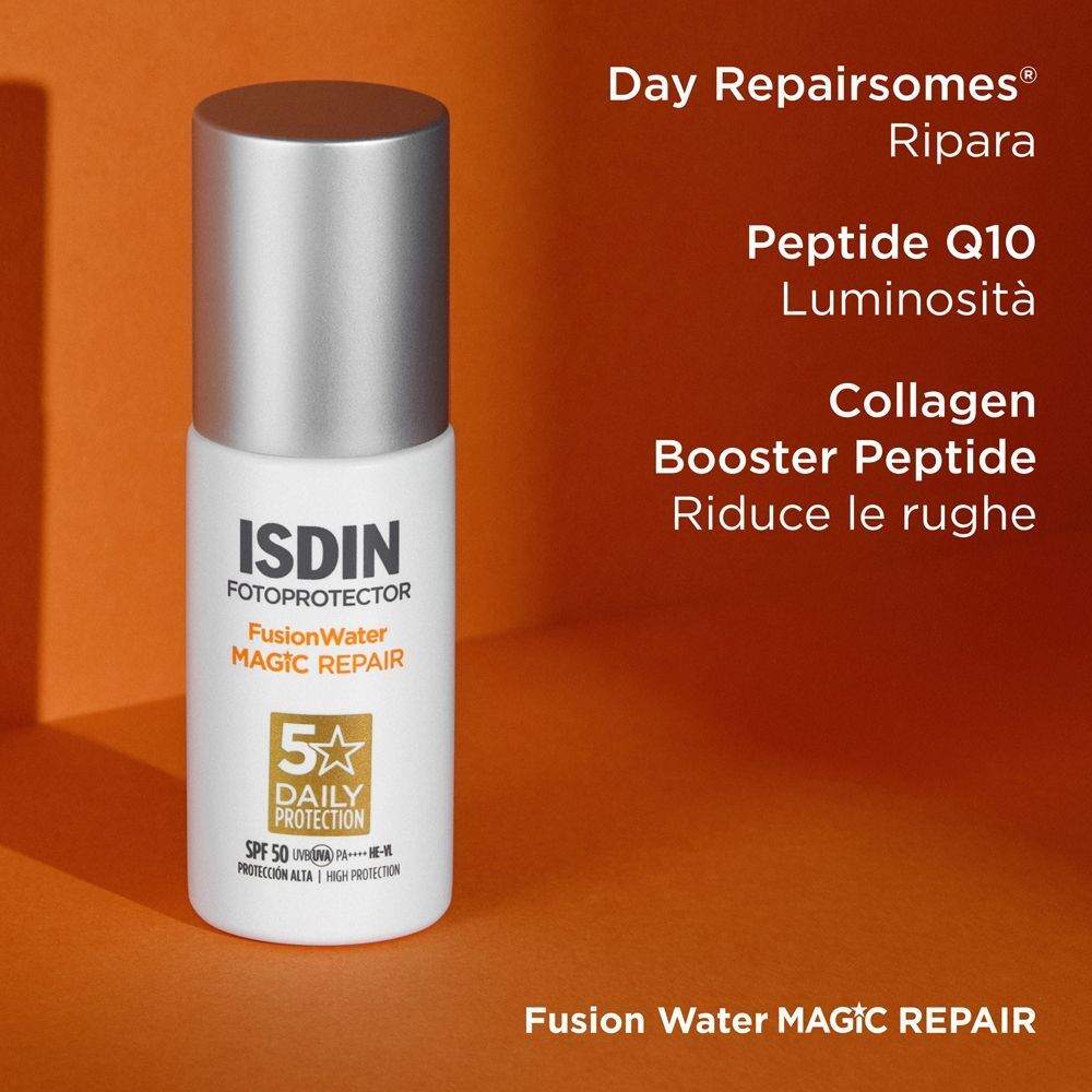 Flacone di spray riparatore ISDIN Fusion Water Magic SPF 50 con elenco di ingredienti.