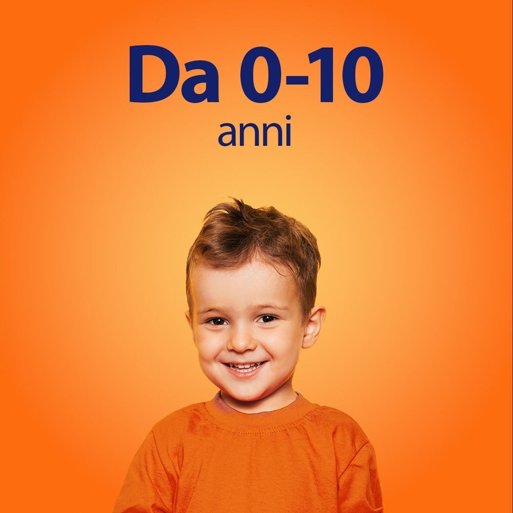 Un bambino sorridente di età compresa tra 0 e 10 anni promuove Cebion Vitamina C Gocce.