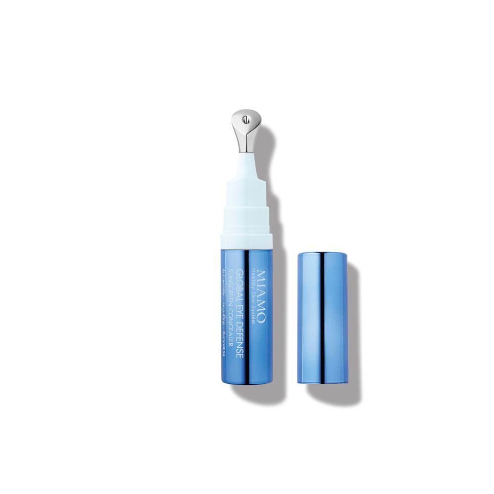 MIAMO Global Eye Defence Sunscreen Concealer SPF 30 con applicatore e tappo rimosso.