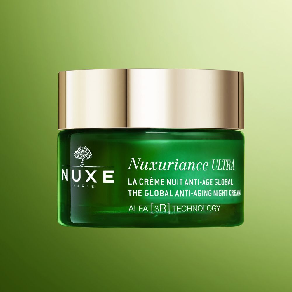 Vasetto di crema notte Nuxe Nuxuriance Ultra con tappo dorato.