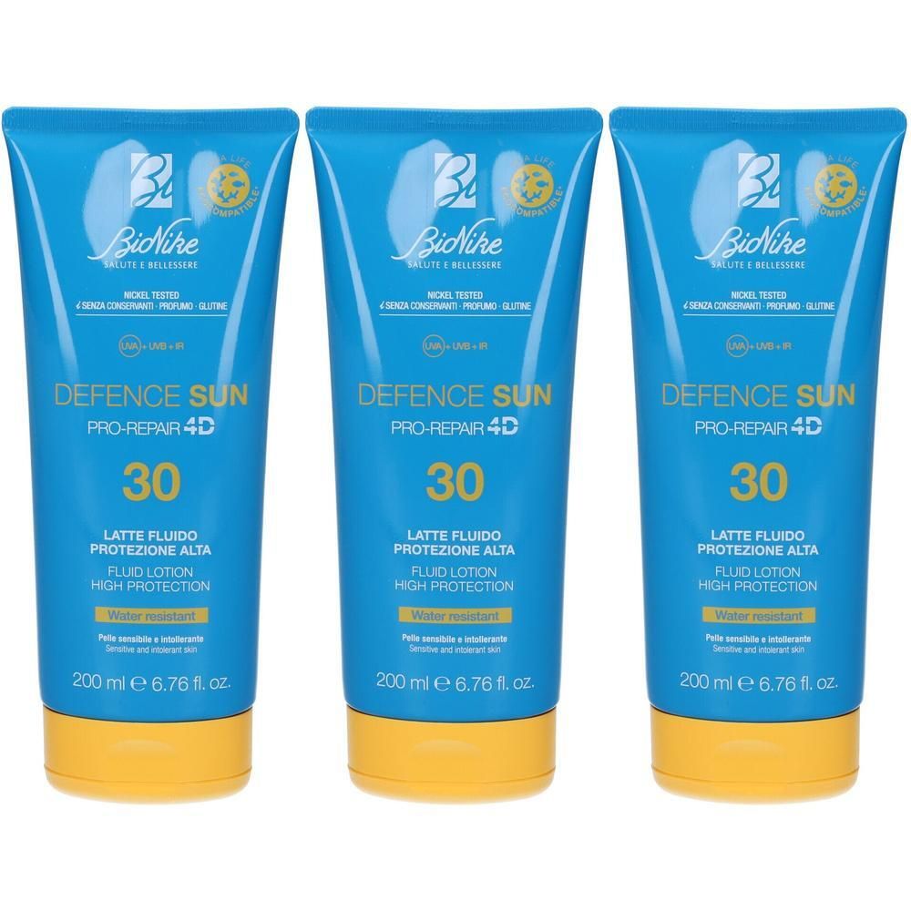 Tre tubi di crema solare Bionike Defence Sun 30 con tappo giallo.