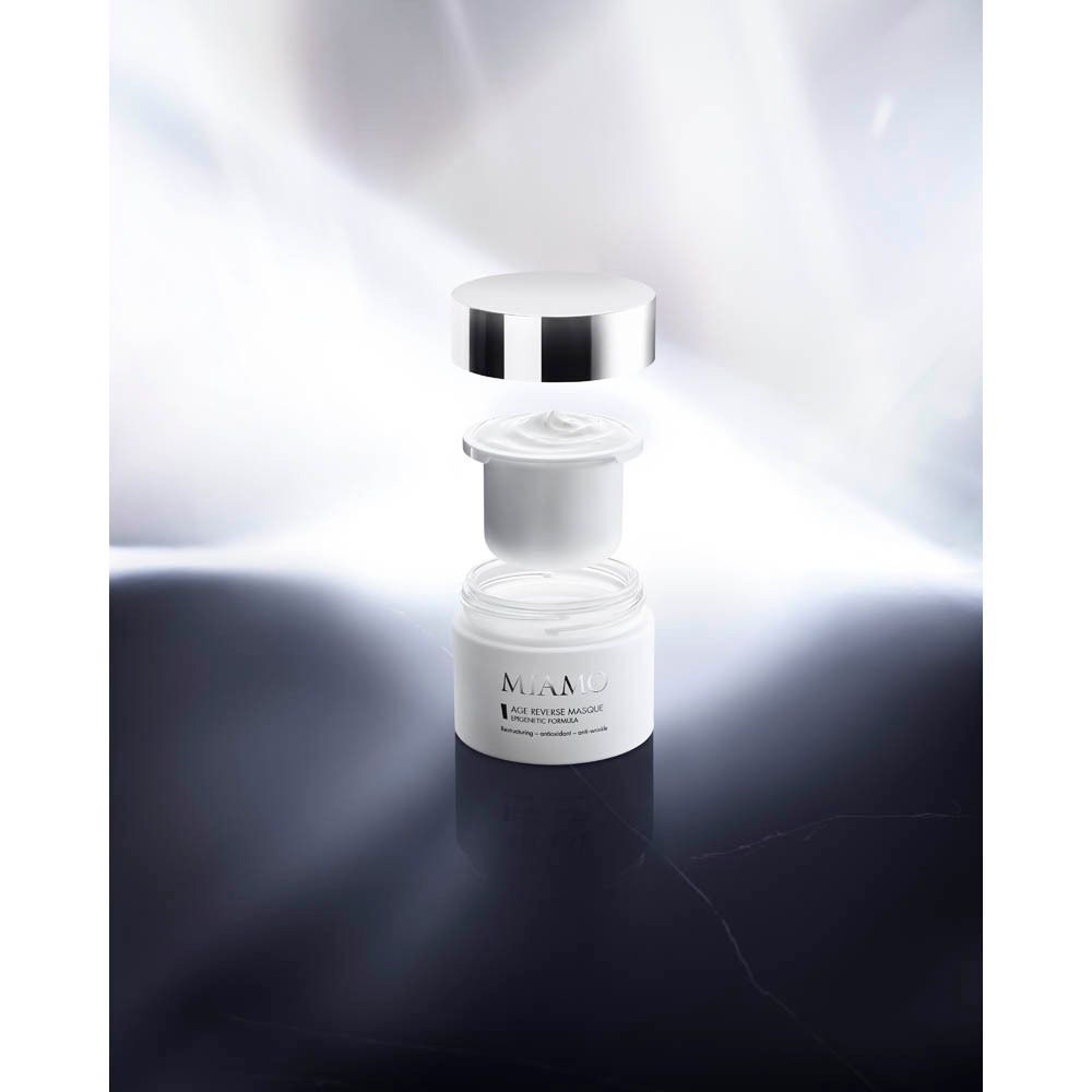 Miamo Age Reverse Masque Ricarica: vaso aperto con coperchio argentato e crema.