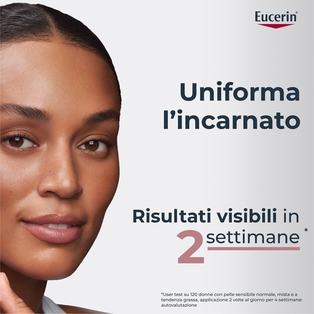 Donna con pelle scura, indica incarnato uniforme e risultati visibili in 2 settimane.