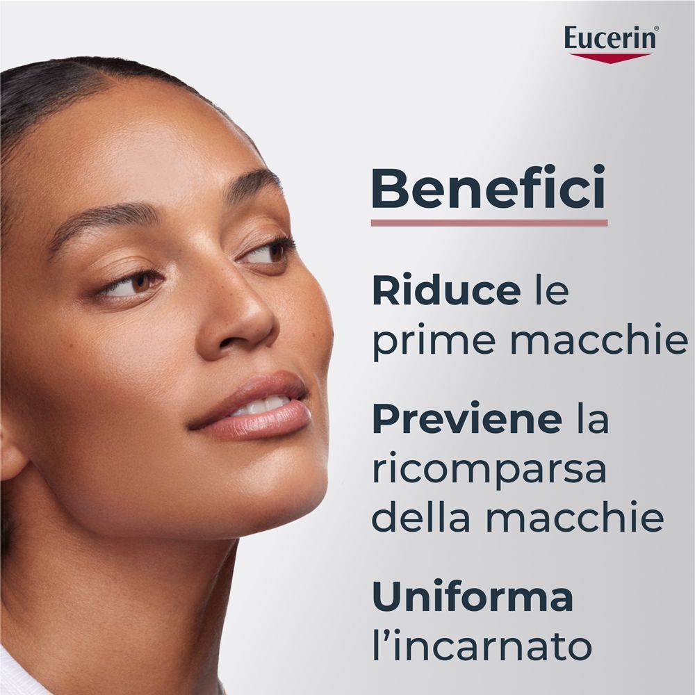 Donna con pelle scura, evidenzia benefici come riduzione macchie e incarnato uniforme.