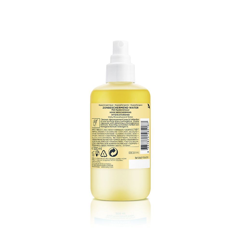 Retro di un flacone Vichy Capital Soleil Acqua Solare Protettiva con SPF 30. Etichetta gialla con informazioni sul prodotto e codice a barre.