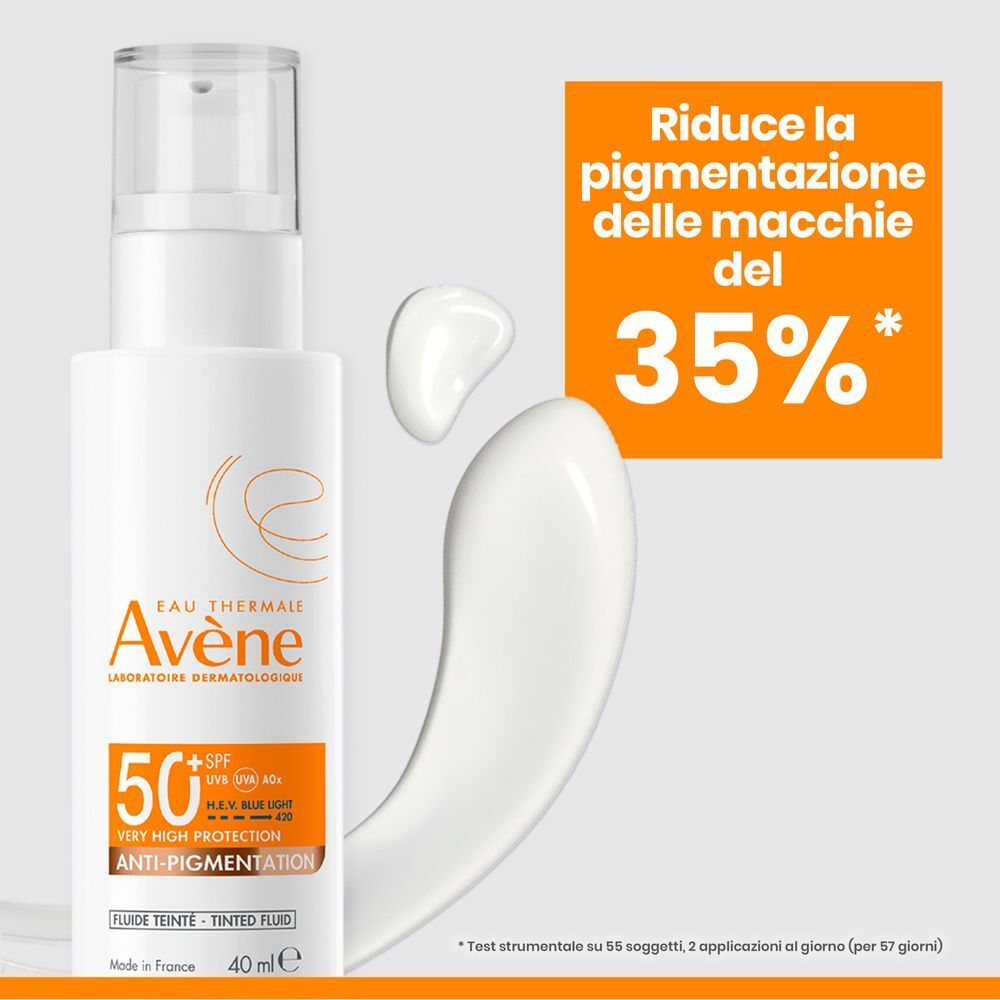 Eau Thermale Avène Fluido Anti-Macchie SPF 50+ con texture.