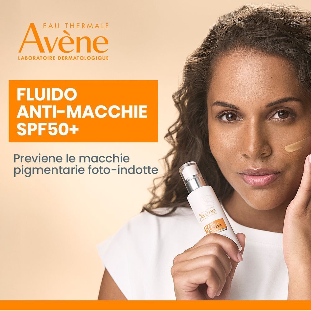 Applicazione del fluido Avène SPF 50+ anti-macchie.