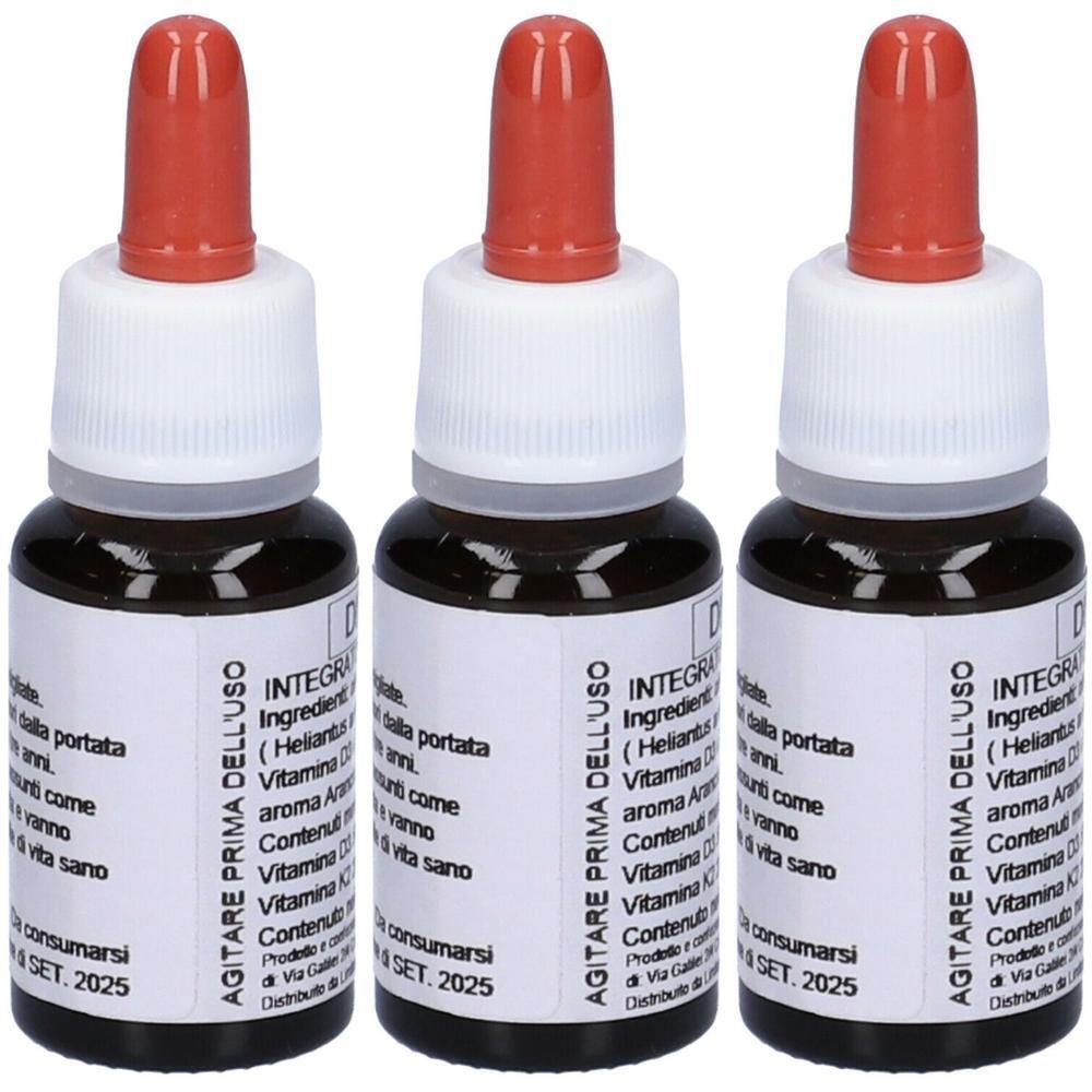 Tre flaconi contagocce con applicatore rosso e tappo a vite bianco. Vetro scuro con etichetta.