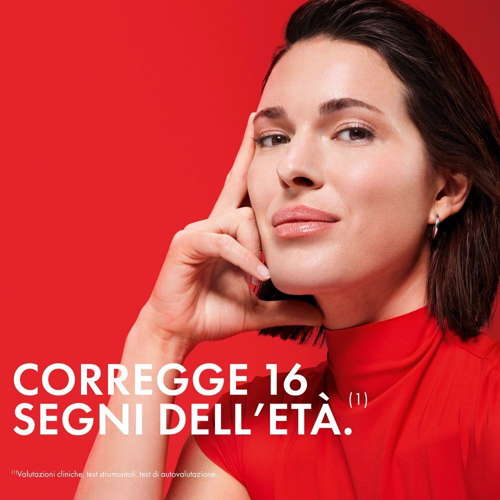 Donna con crema Vichy Liftactiv Collagen Specialist 16 che corregge 16 segni dell'età.