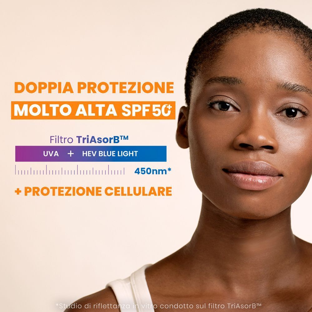 Viso di donna con Eau Thermale Avène Ultra Siero SPF50+ e informazioni sulla protezione.