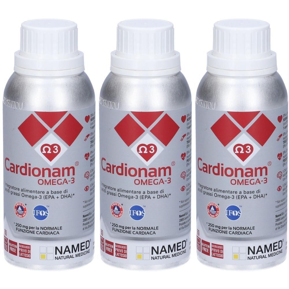 Tre flaconi argentati Cardionam Omega-3 con cuore rosso e simbolo omega. Loghi IFOS e Named visibili.
