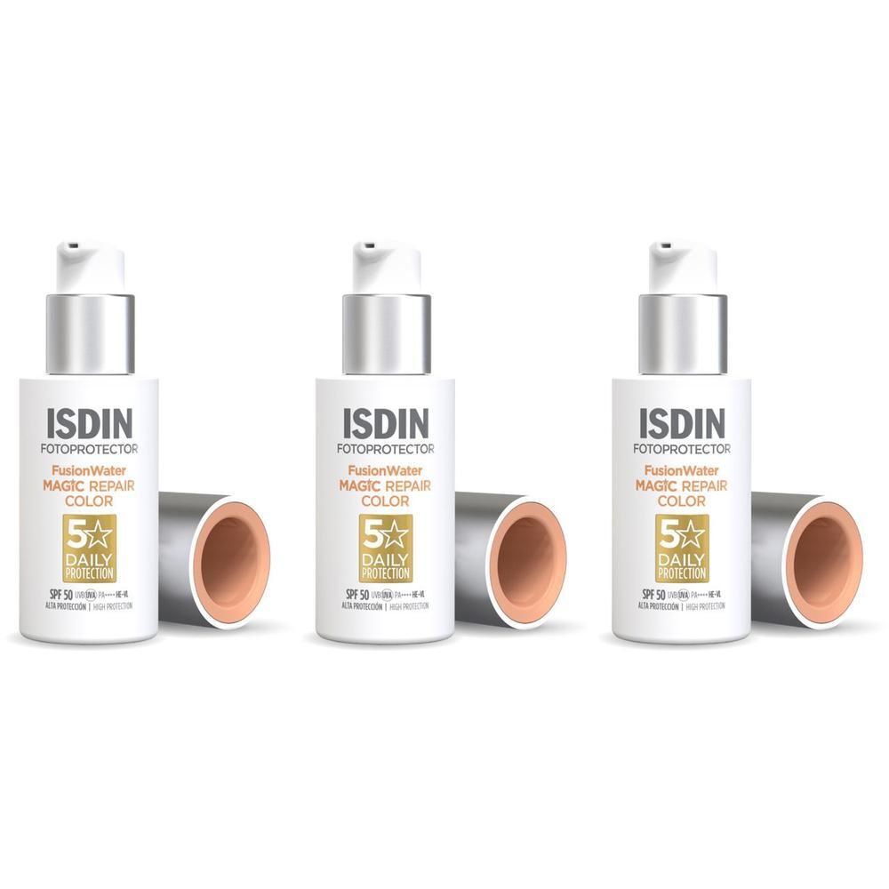 Tre flaconi di ISDIN Fusion Water Magic Repair Color Spray SPF 50 con tappi aperti.
