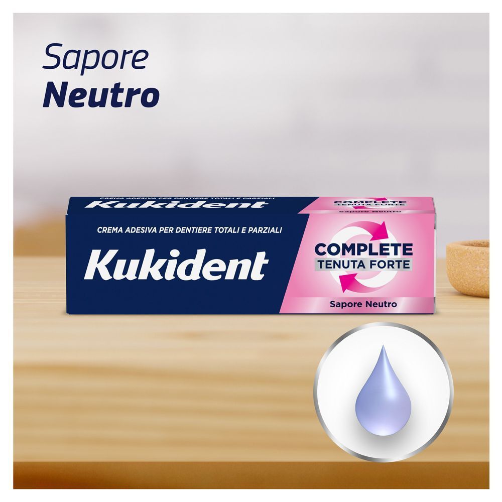 Confezione Kukident Complete Tenuta Forte Sapore Neutro con simbolo a goccia.