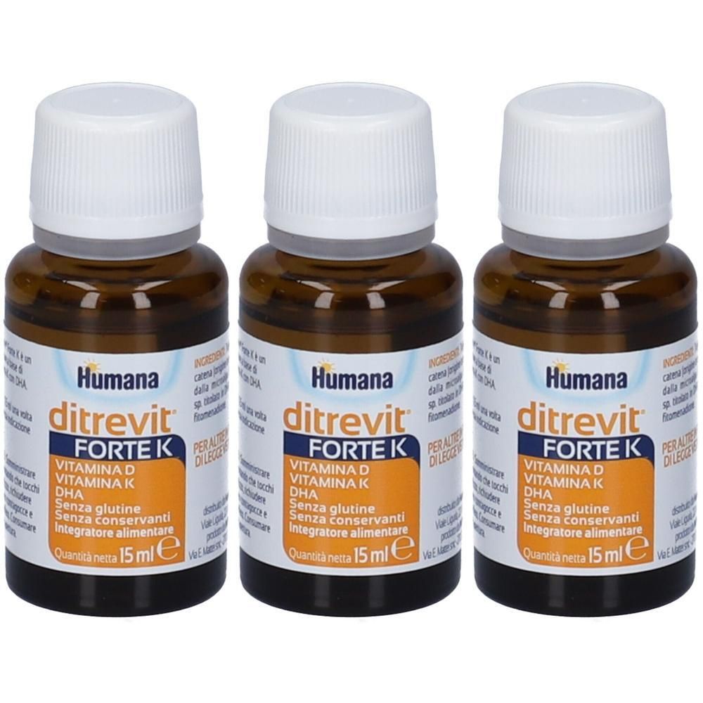 Tre flaconi di Humana Ditrevit Forte K da 15 ml ciascuno. Flaconi in vetro ambrato con tappo a vite bianco.