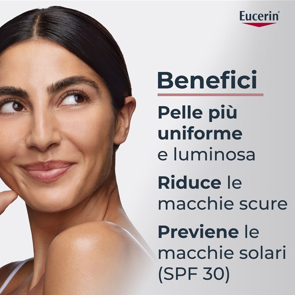 Donna con Eucerin Anti-Pigment Crema Giorno SPF 30 Colorata Light. Benefici: pelle uniforme, riduce le macchie scure.