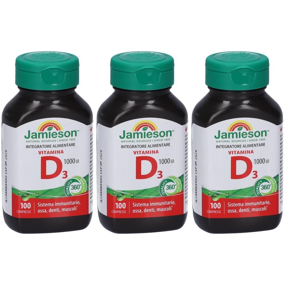 Tre flaconi di Jamieson Vitamina D3 1000 UI. Flaconi scuri con tappi verdi ed etichette bianche.
