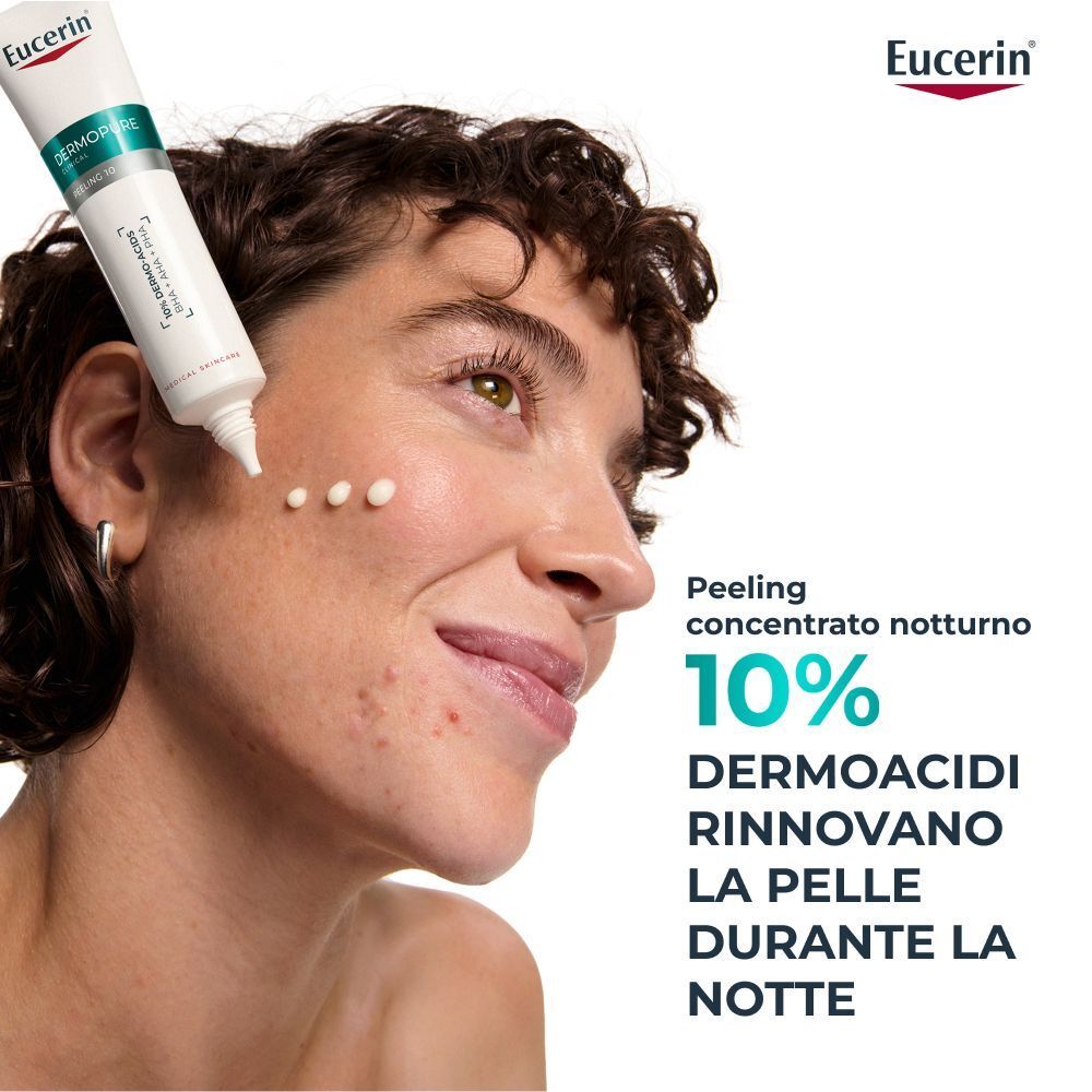 Applicazione di Eucerin Dermopure Peeling 10 su pelle a imperfezioni.