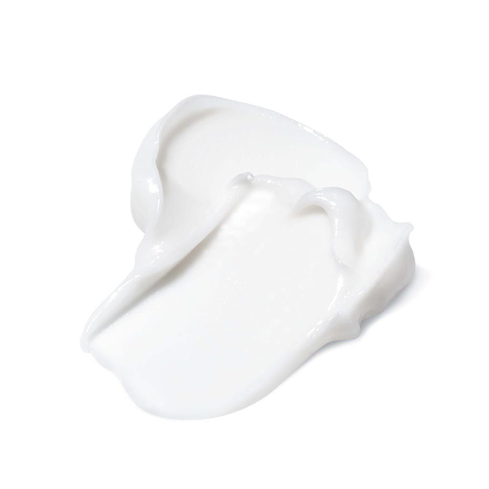Un campione di crema bianca su sfondo bianco.