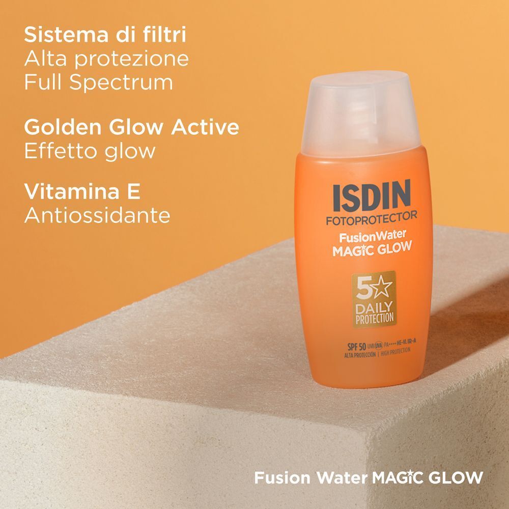 Flacone ISDIN Fotoprotector Fusion Water Magic Glow SPF50 con testo.