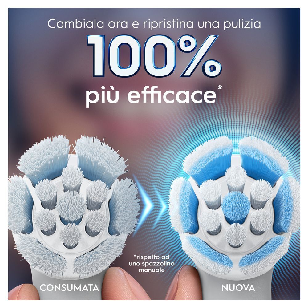 Due testine di spazzolino a confronto: una consumata e una nuova, blu.