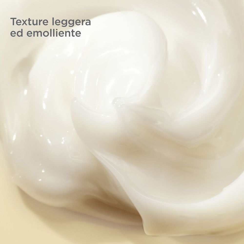 Primo piano della texture leggera ed emolliente della crema ISDIN Isdinceutics AGE Reverse Day.