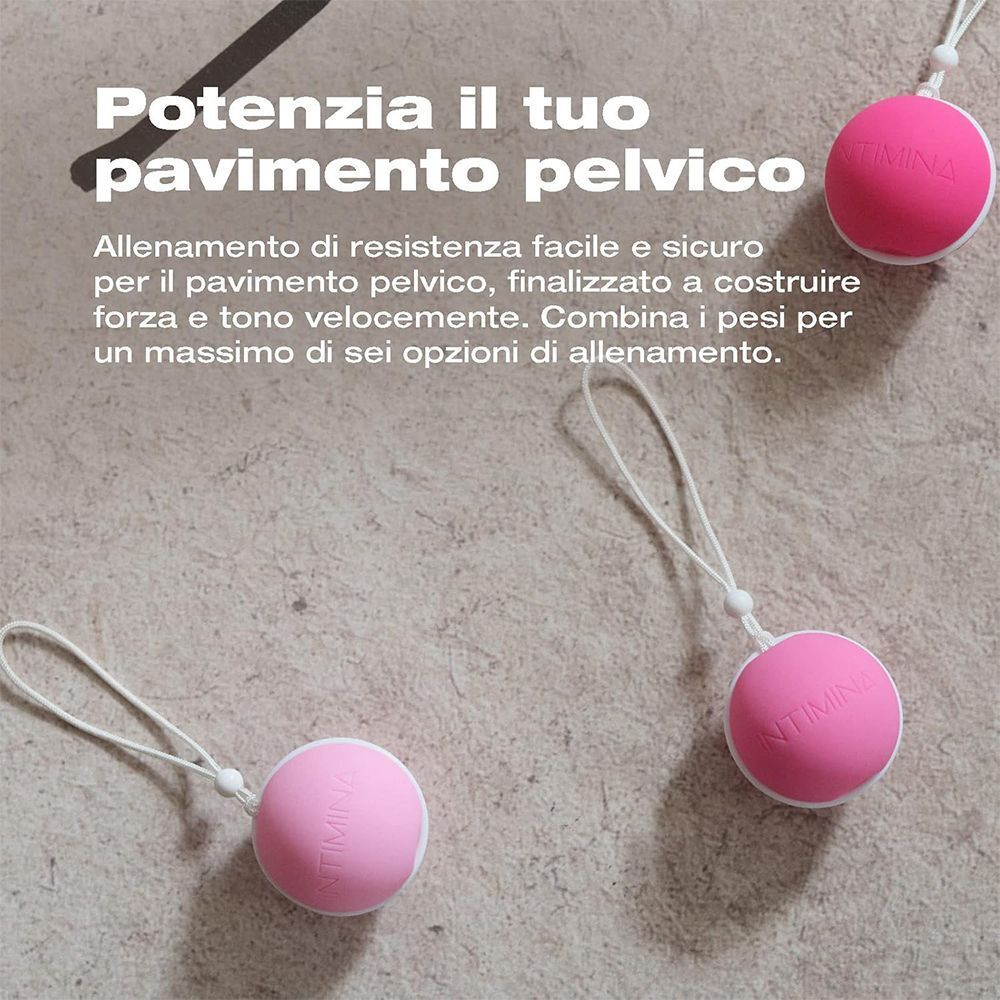 Tre sfere di Kegel rosa con cordini su sfondo testurizzato.