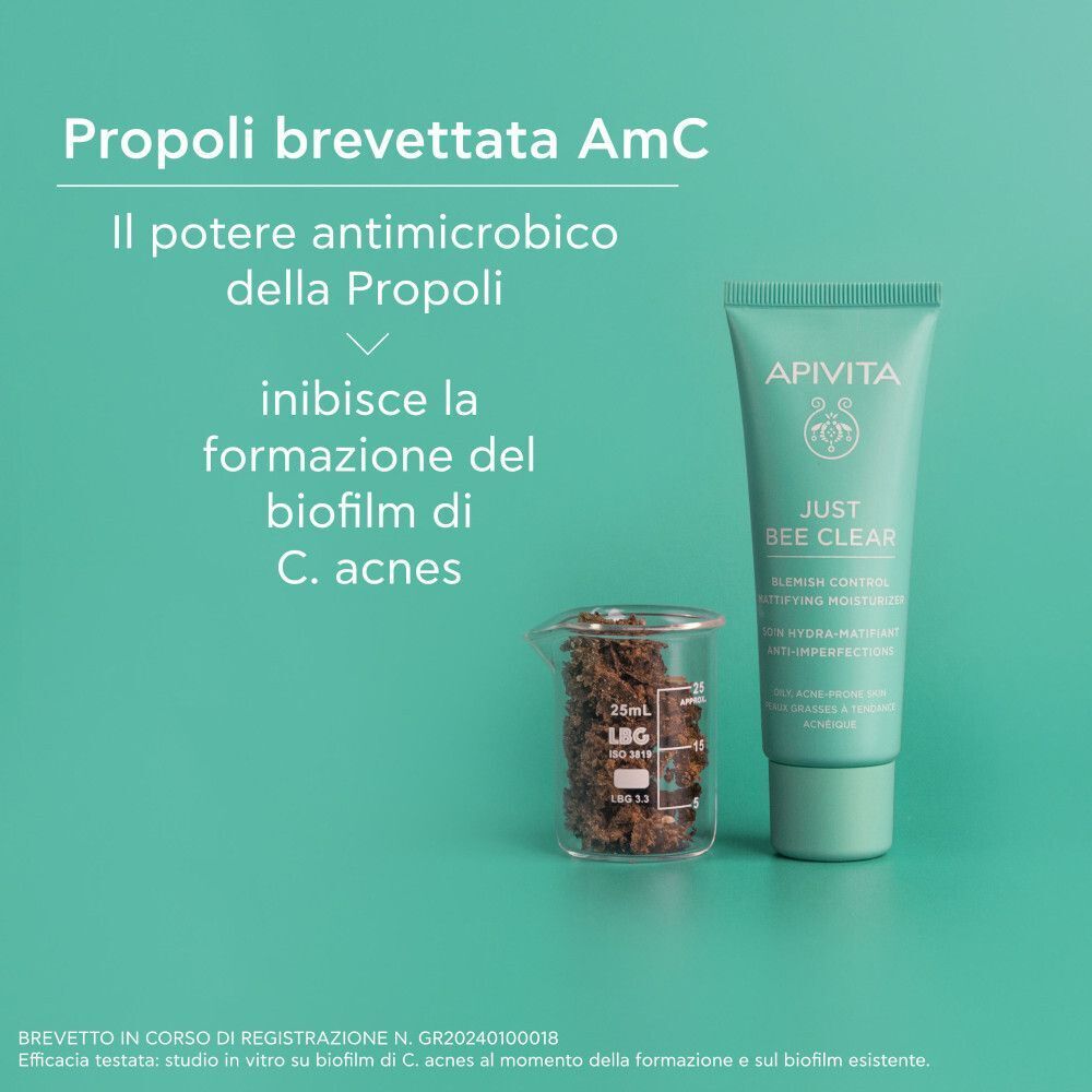 Crema viso idratante opacizzante Apivita Just Bee Clear ed estratto di propoli.