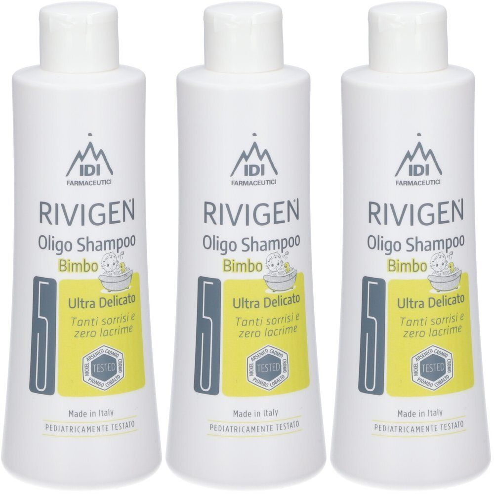 Tre flaconi bianchi di Rivigen Oligo Shampoo Bimbo con etichetta gialla. Visibili "Ultra Delicato" e "Made in Italy".