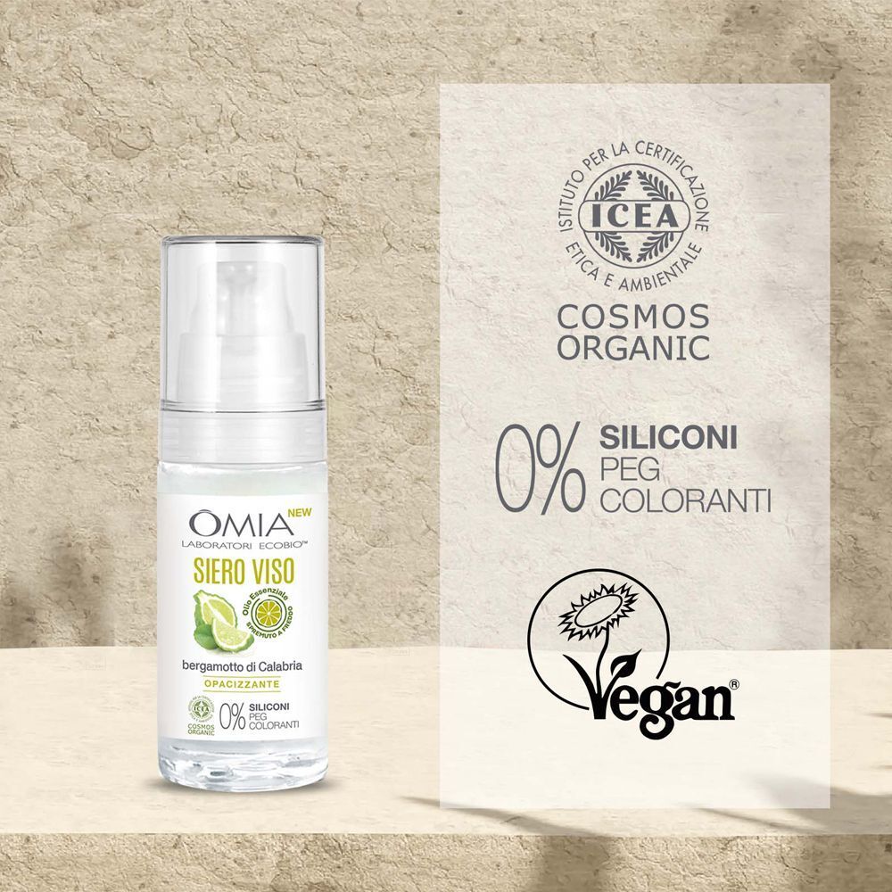 Flacone OMIA Siero Viso accanto ai sigilli COSMOS ORGANIC e Vegan.