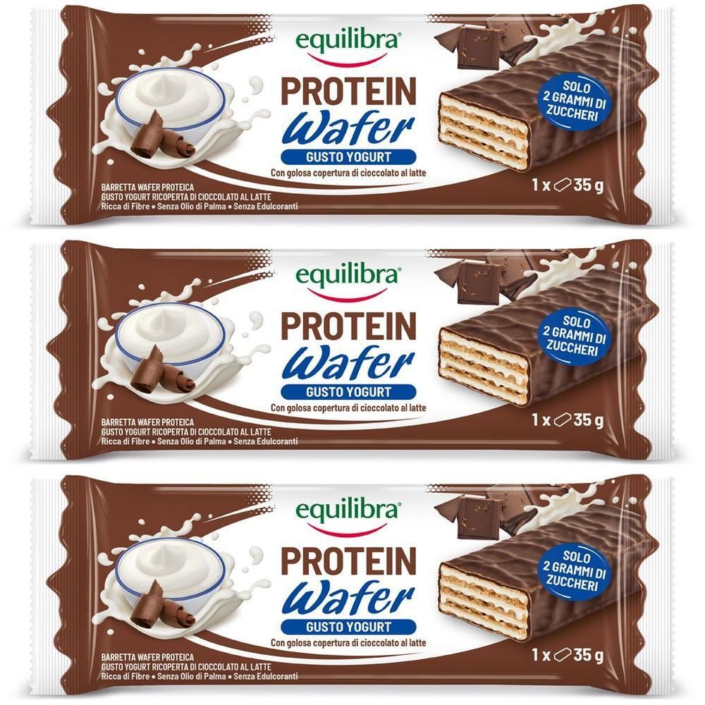 Tre barrette Equilibra Protein Wafer gusto Yogurt, confezionate singolarmente.