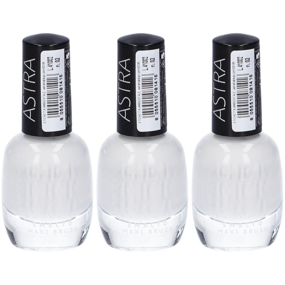 Tre flaconi di smalto bianco marca Astra con tappi ed etichette nere.