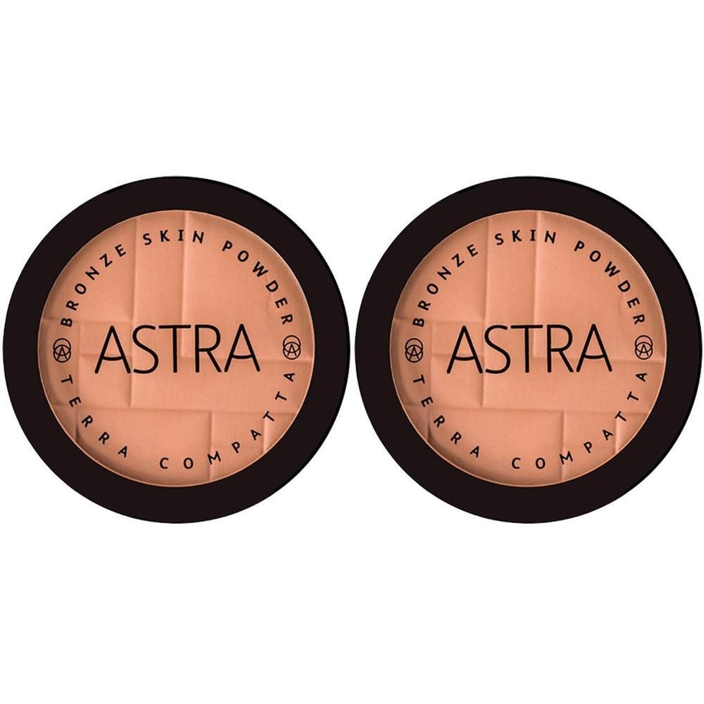 Due ciprie compatte Astra Bronze Skin Powder in contenitori rotondi.
